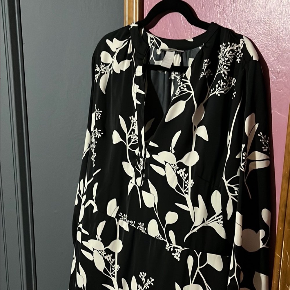 H&M Black and White Bishop Sleeve V-Neck Dress
